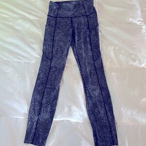 Lululemon light weight SUPER comfy (iykyk) leggings.